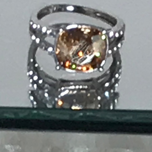 Silver Tone Women’s Ring With Swarovski Crystals & Large Swarovski Centre Stone - Picture 4 of 7